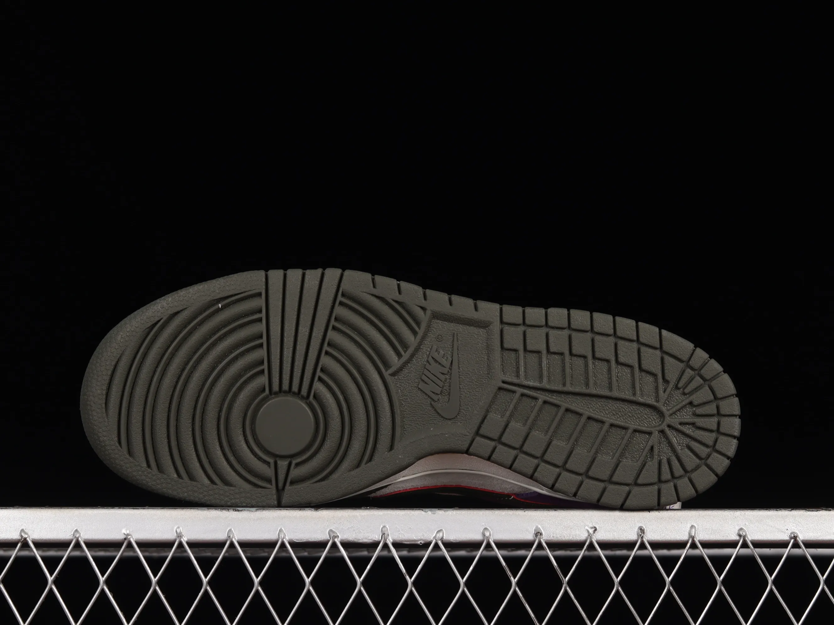 All Categories Nk SB Dunk Series Nk SB Dunk Low Low-top sneakers Otomo Katsuhiro x Nk SB Dunk Low "Steamboy OST" Otomo Katsuhiro co-branded SB low-top sports and leisure sneakers LF0039-023